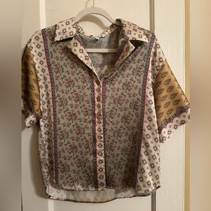 Flowly button down blouse.